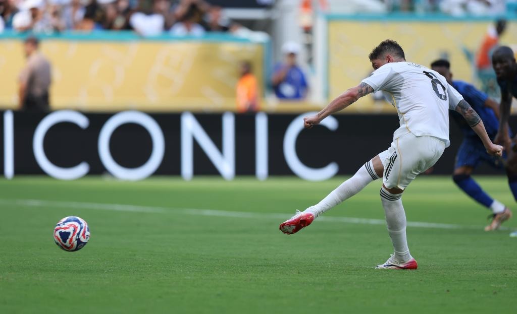 记者：罗马联系法比奥-席尔瓦团队，但若吉拉西离队他将留下